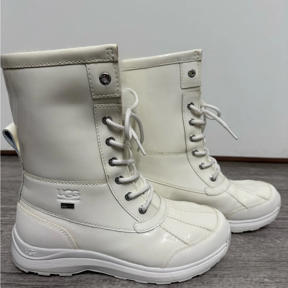 UGG Women's Adirondack III Patent Boot in White Color (Size 10) - Picture 4 of 5